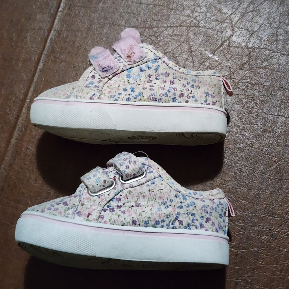 Wonder Nation Floral Kids Shoes - Picture 5 of 7